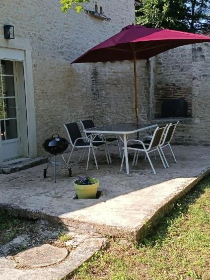La Petite Maison Matha Luaran gambar