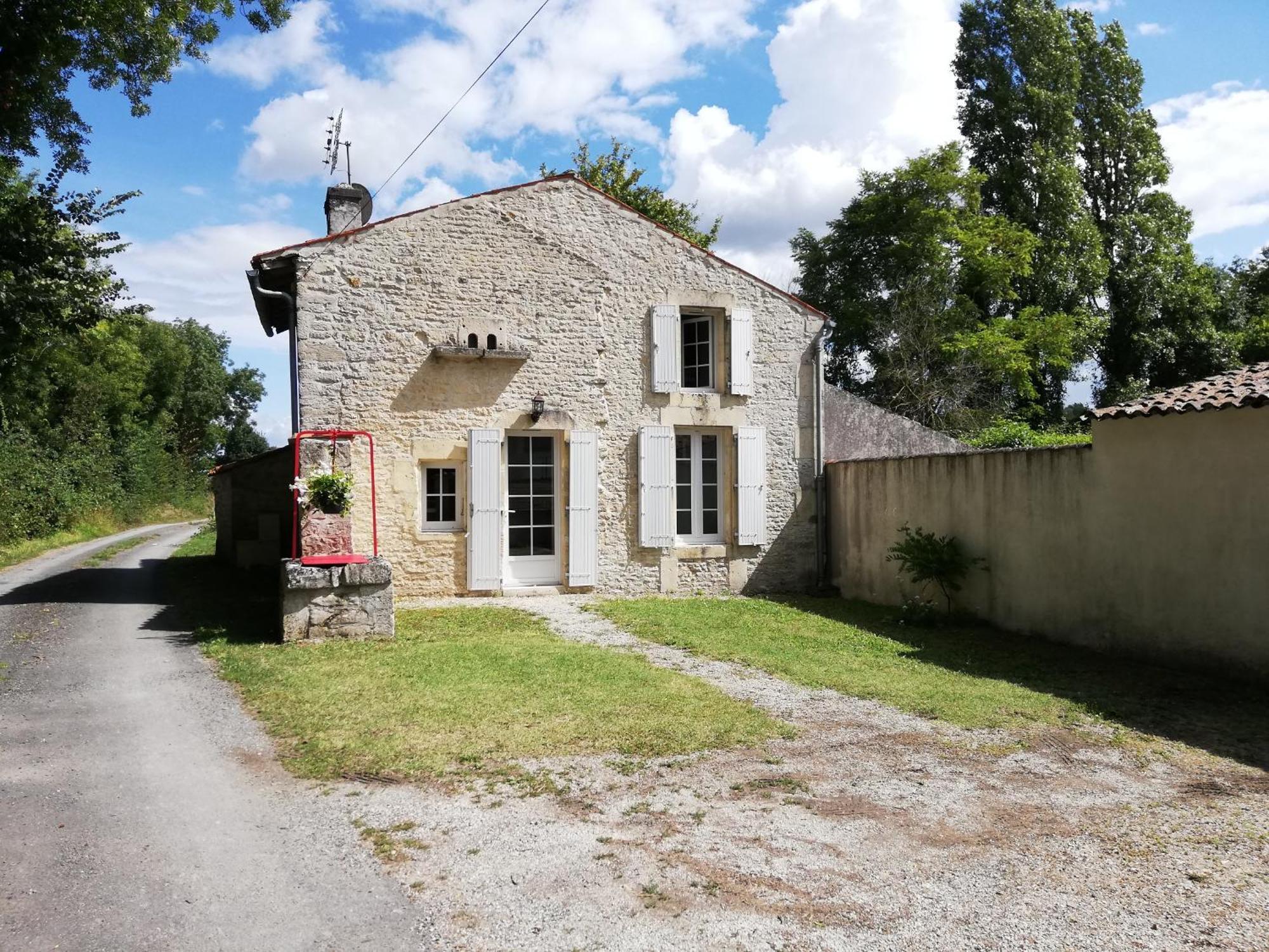 La Petite Maison Matha Luaran gambar